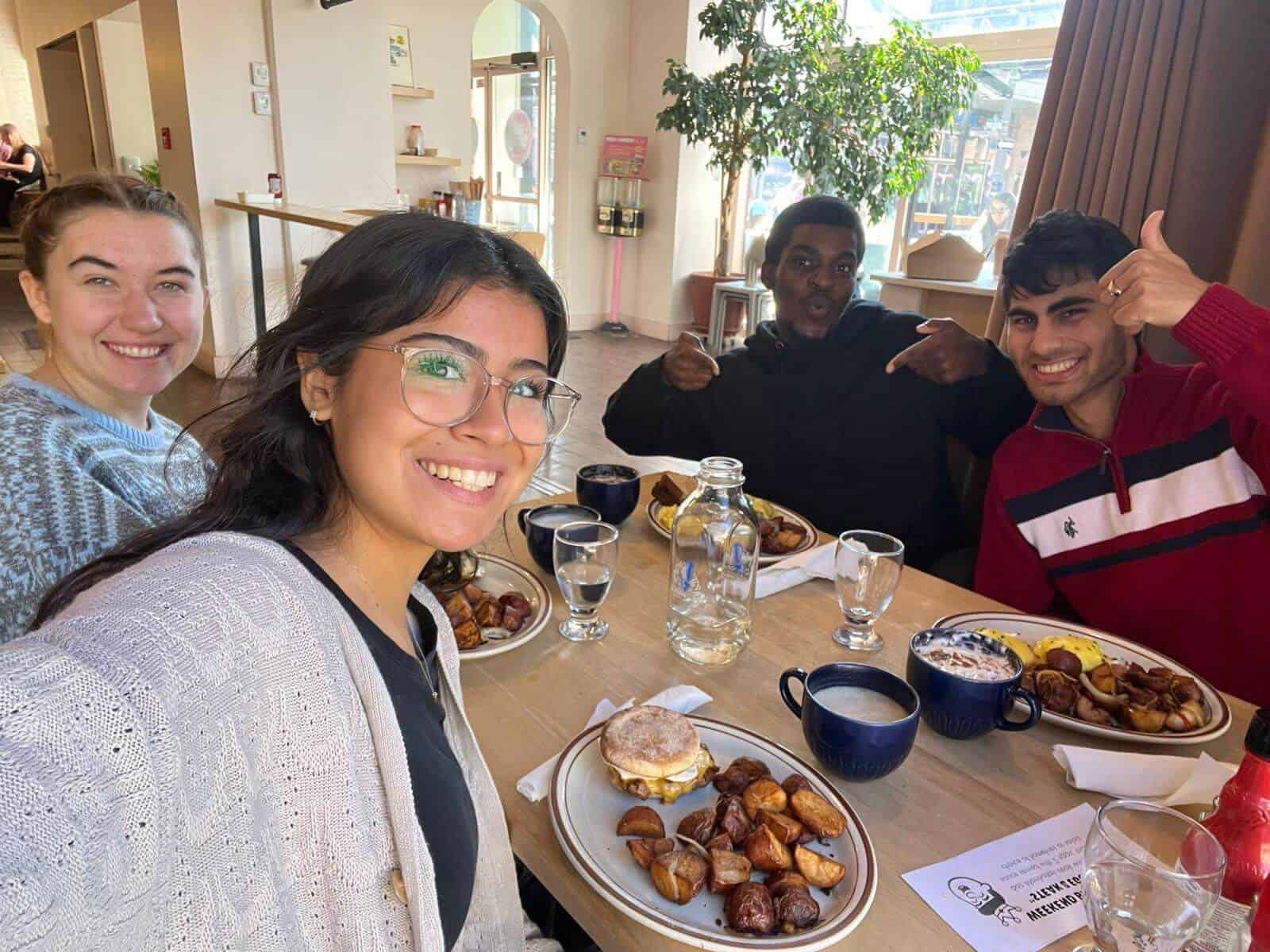 Scavenger_Hunt_winners_lunch